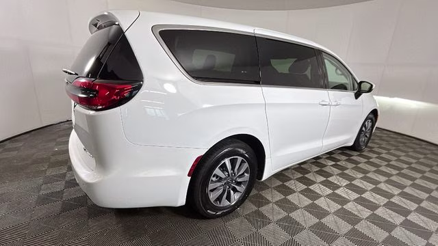 2023 Bright White Clearcoat Chrysler Pacifica Hybrid Touring L FWD Van
