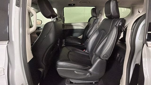 2023 Bright White Clearcoat Chrysler Pacifica Hybrid Touring L FWD Van