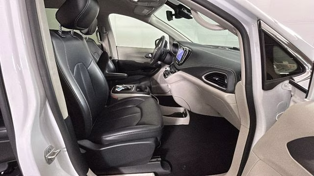 2023 Bright White Clearcoat Chrysler Pacifica Hybrid Touring L FWD Van