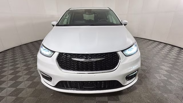 2023 Bright White Clearcoat Chrysler Pacifica Hybrid Touring L FWD Van