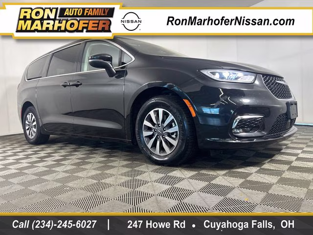 2023 Brilliant Black Crystal Pearlcoat Chrysler Pacifica Hybrid Touring L FWD Van