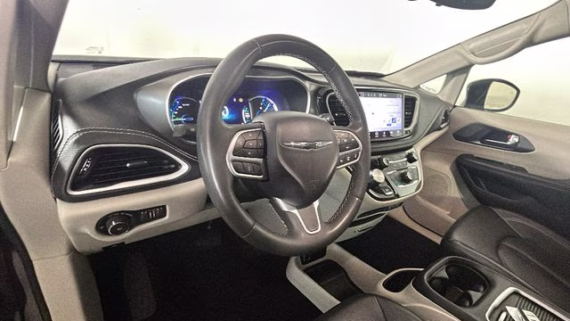 2023 Brilliant Black Crystal Pearlcoat Chrysler Pacifica Hybrid Touring L FWD Van