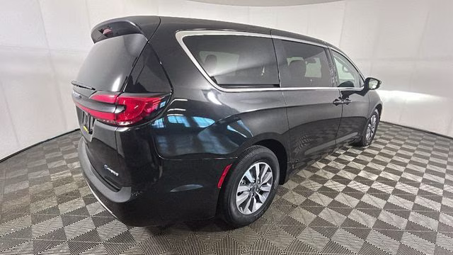2023 Brilliant Black Crystal Pearlcoat Chrysler Pacifica Hybrid Touring L FWD Van