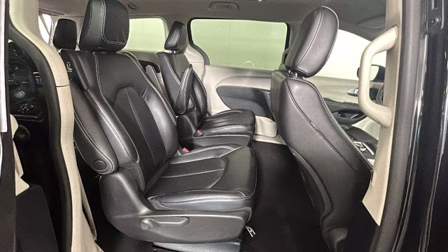 2023 Brilliant Black Crystal Pearlcoat Chrysler Pacifica Hybrid Touring L FWD Van
