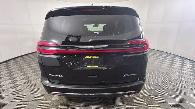 2023 Brilliant Black Crystal Pearlcoat Chrysler Pacifica Hybrid Touring L FWD Van
