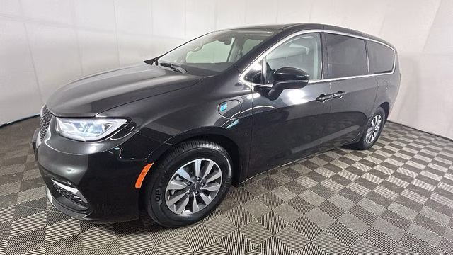 2023 Brilliant Black Crystal Pearlcoat Chrysler Pacifica Hybrid Touring L FWD Van