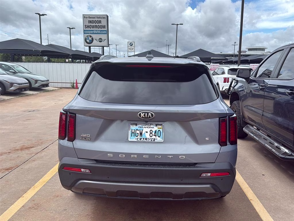 2021 Everlasting Silver Kia Sorento S AWD SUV