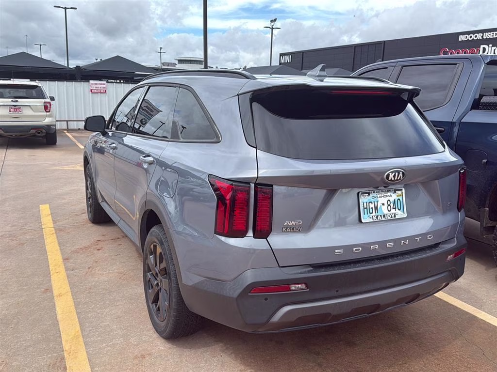 2021 Everlasting Silver Kia Sorento S AWD SUV
