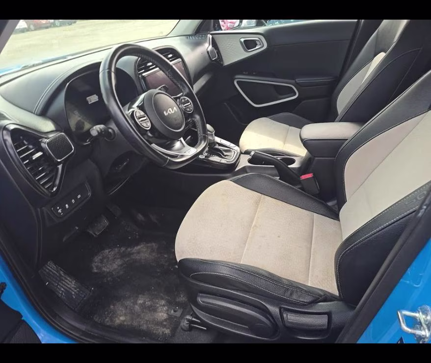 2023 Surf Blue w/Black Roof Kia Soul GT-Line FWD Hatchback