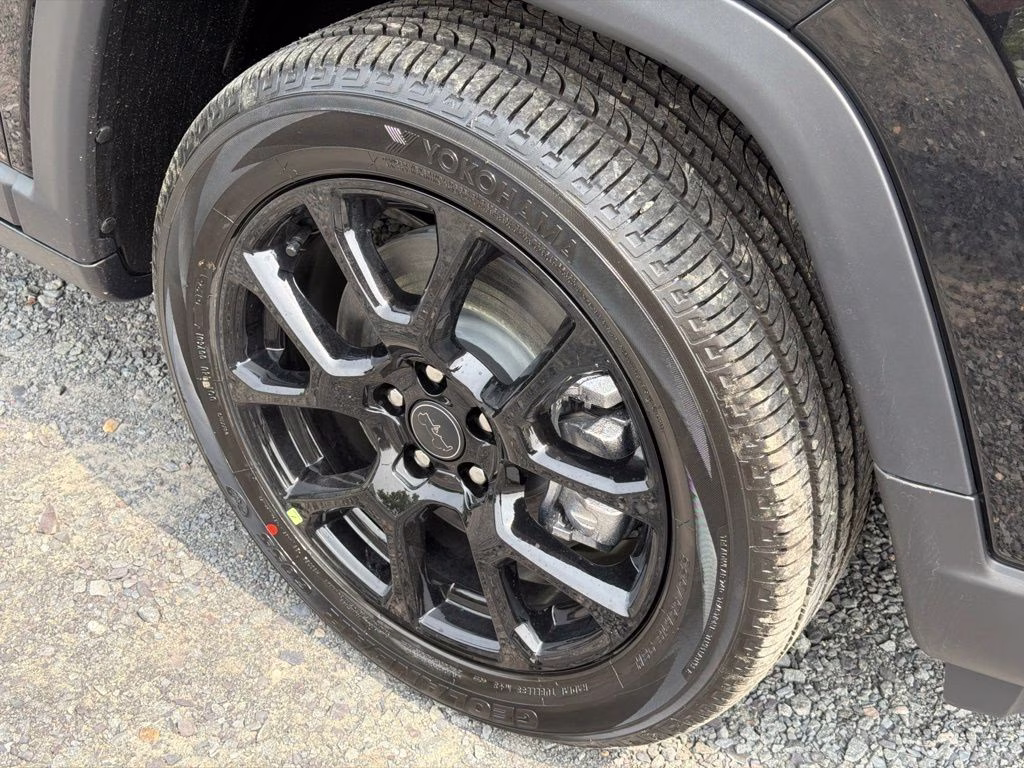 2026 Diamond Black Crystal Pearlcoat Jeep Compass Latitude 4X4 SUV