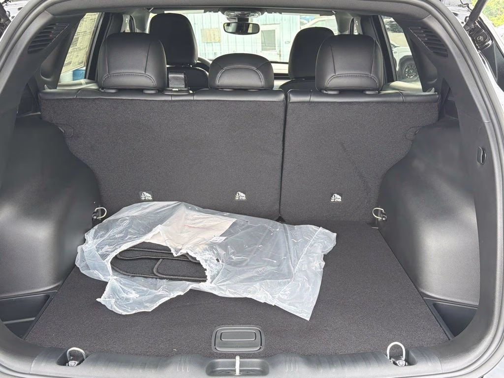 2026 Diamond Black Crystal Pearlcoat Jeep Compass Latitude 4X4 SUV