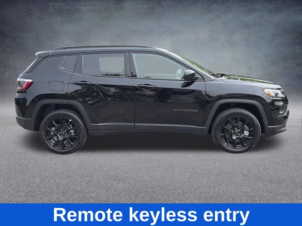 2026 Diamond Black Crystal Pearlcoat Jeep Compass Latitude 4X4 SUV