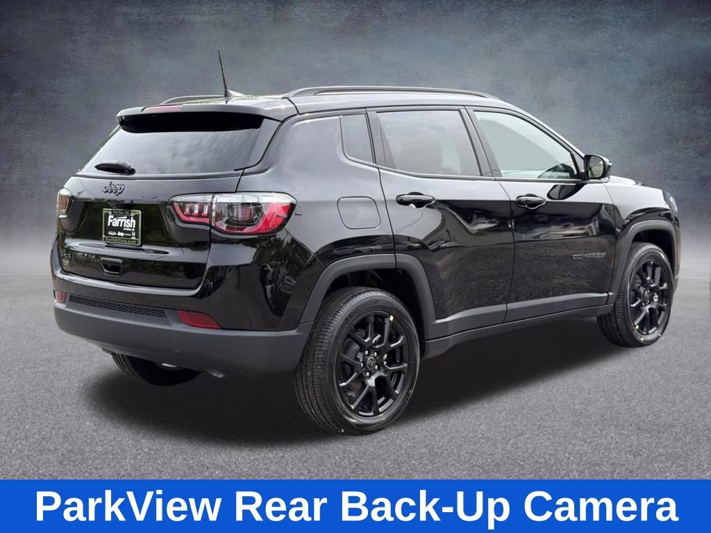2026 Diamond Black Crystal Pearlcoat Jeep Compass Latitude 4X4 SUV