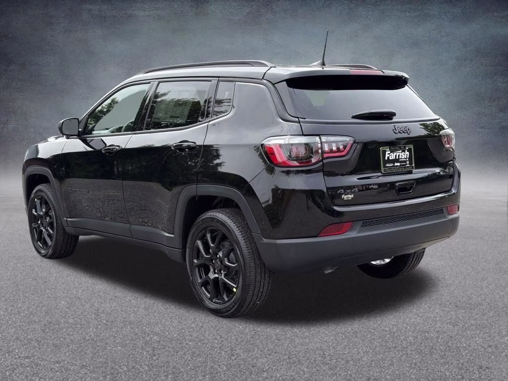 2026 Diamond Black Crystal Pearlcoat Jeep Compass Latitude 4X4 SUV