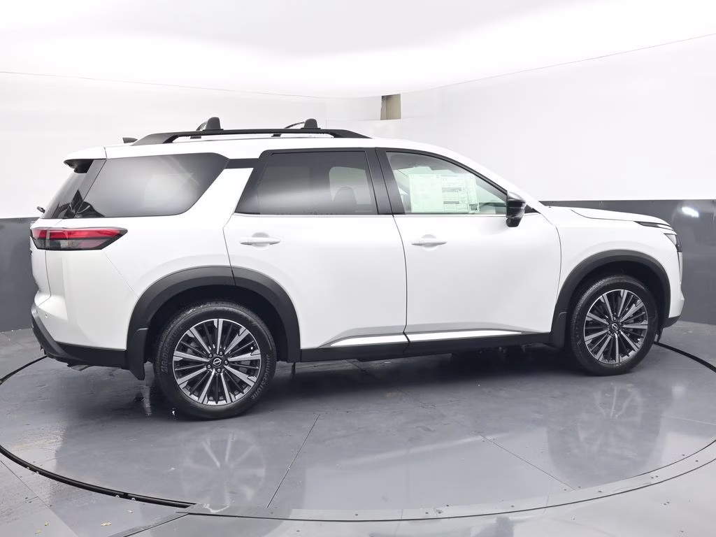 2026 Everest White Pearl Tricoat Nissan Pathfinder Platinum FWD SUV