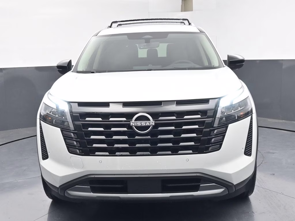 2026 Everest White Pearl Tricoat Nissan Pathfinder Platinum FWD SUV