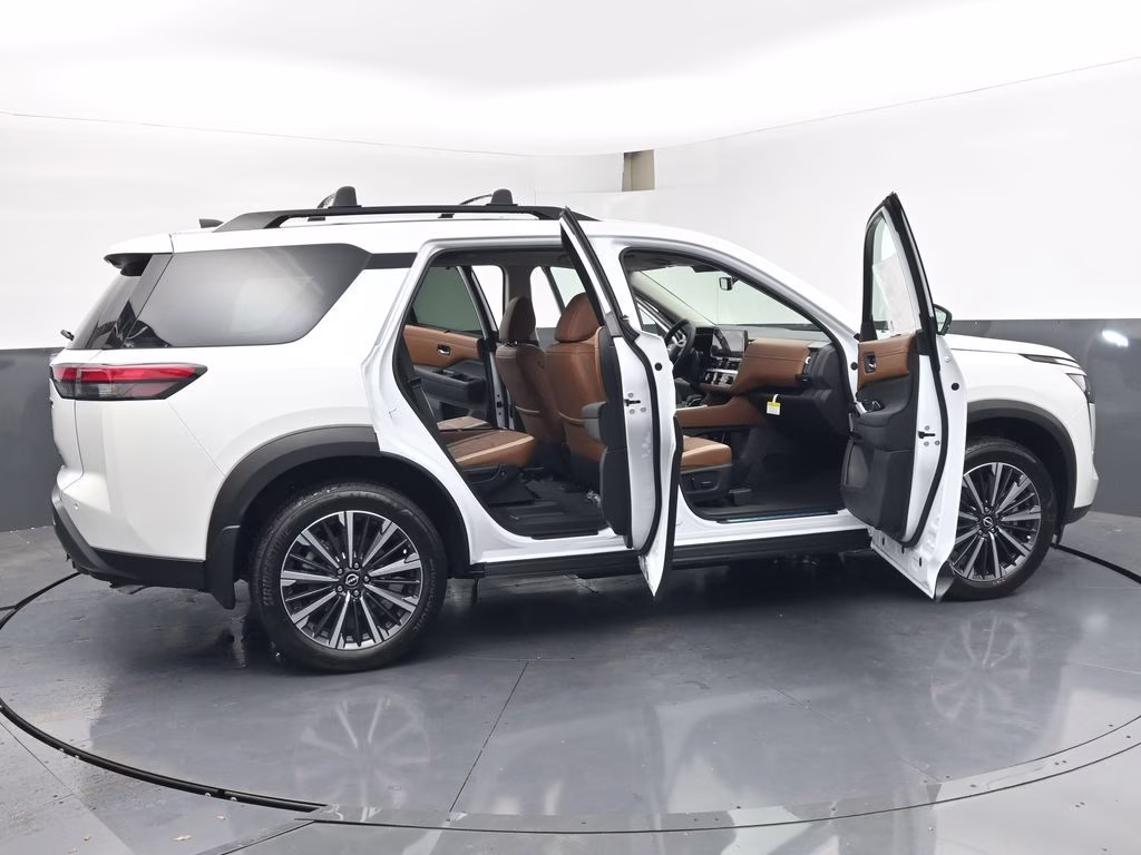 2026 Everest White Pearl Tricoat Nissan Pathfinder Platinum FWD SUV
