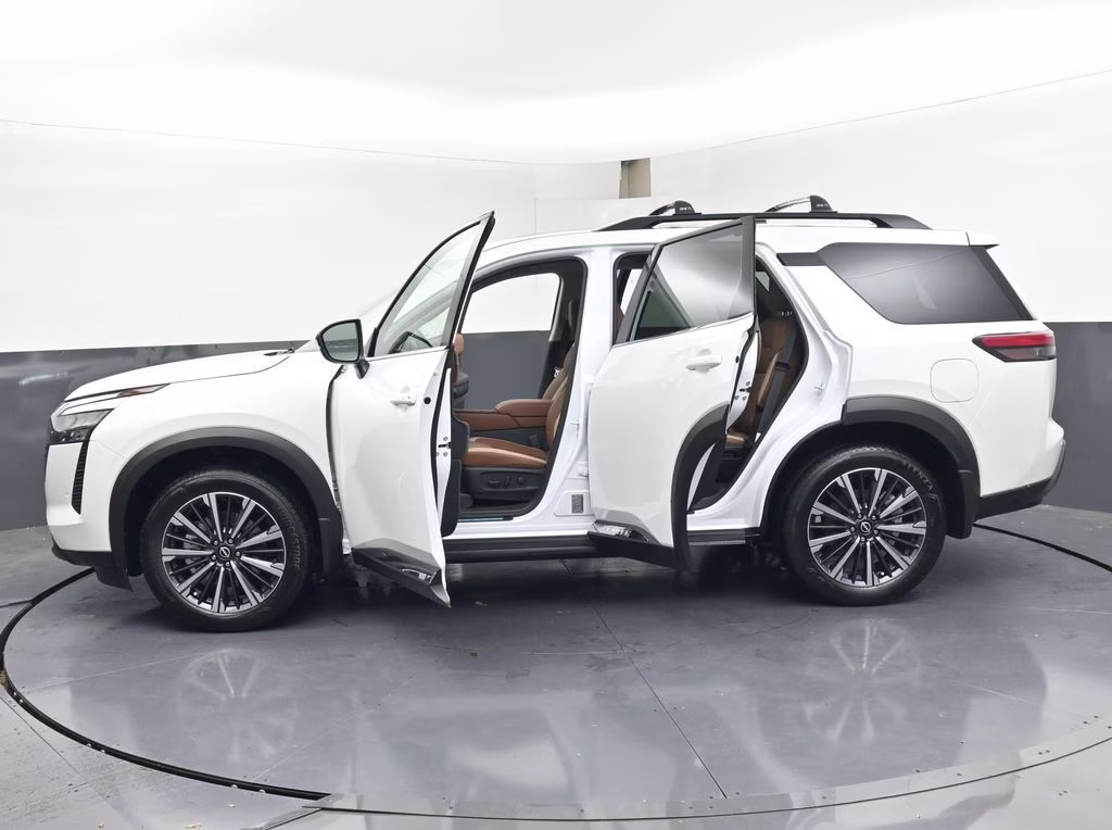 2026 Everest White Pearl Tricoat Nissan Pathfinder Platinum FWD SUV