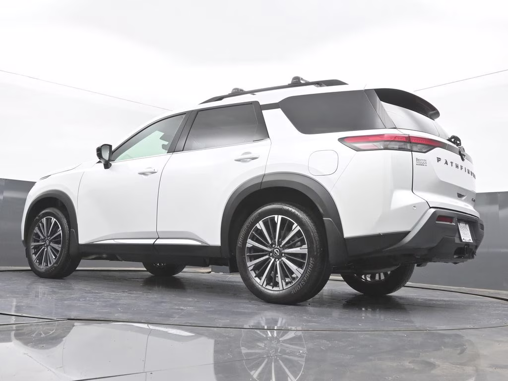 2026 Everest White Pearl Tricoat Nissan Pathfinder Platinum FWD SUV