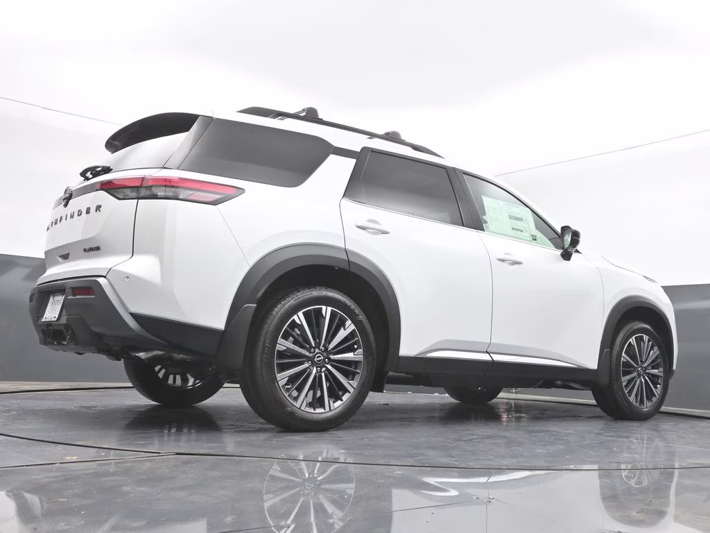 2026 Everest White Pearl Tricoat Nissan Pathfinder Platinum FWD SUV