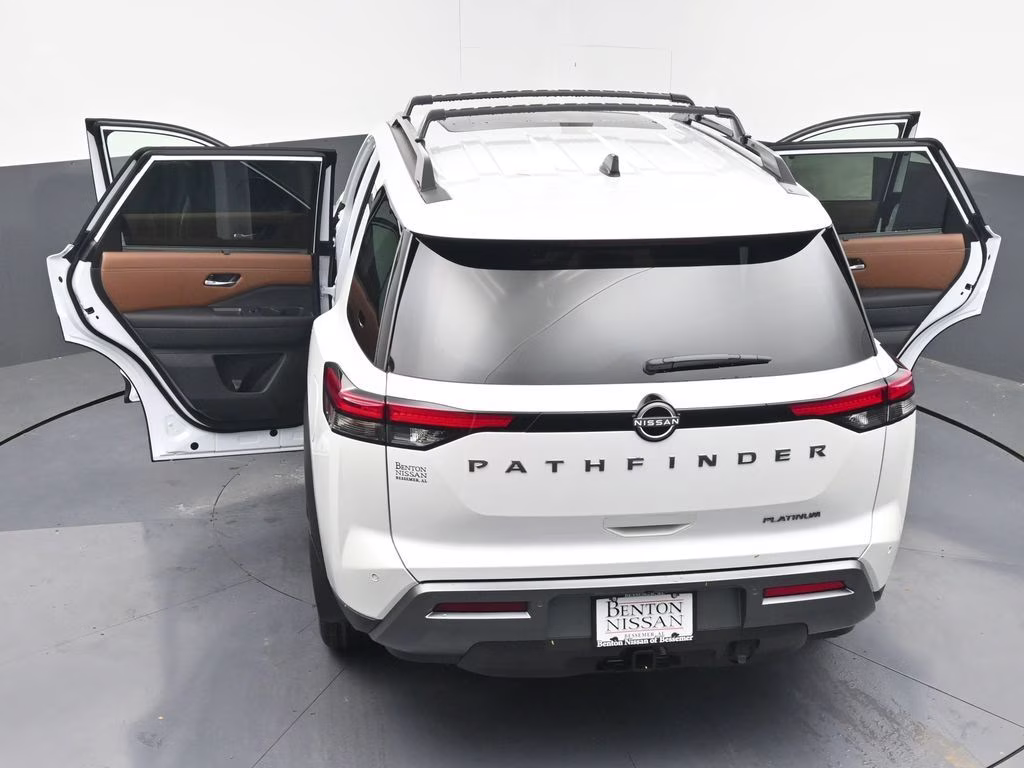 2026 Everest White Pearl Tricoat Nissan Pathfinder Platinum FWD SUV