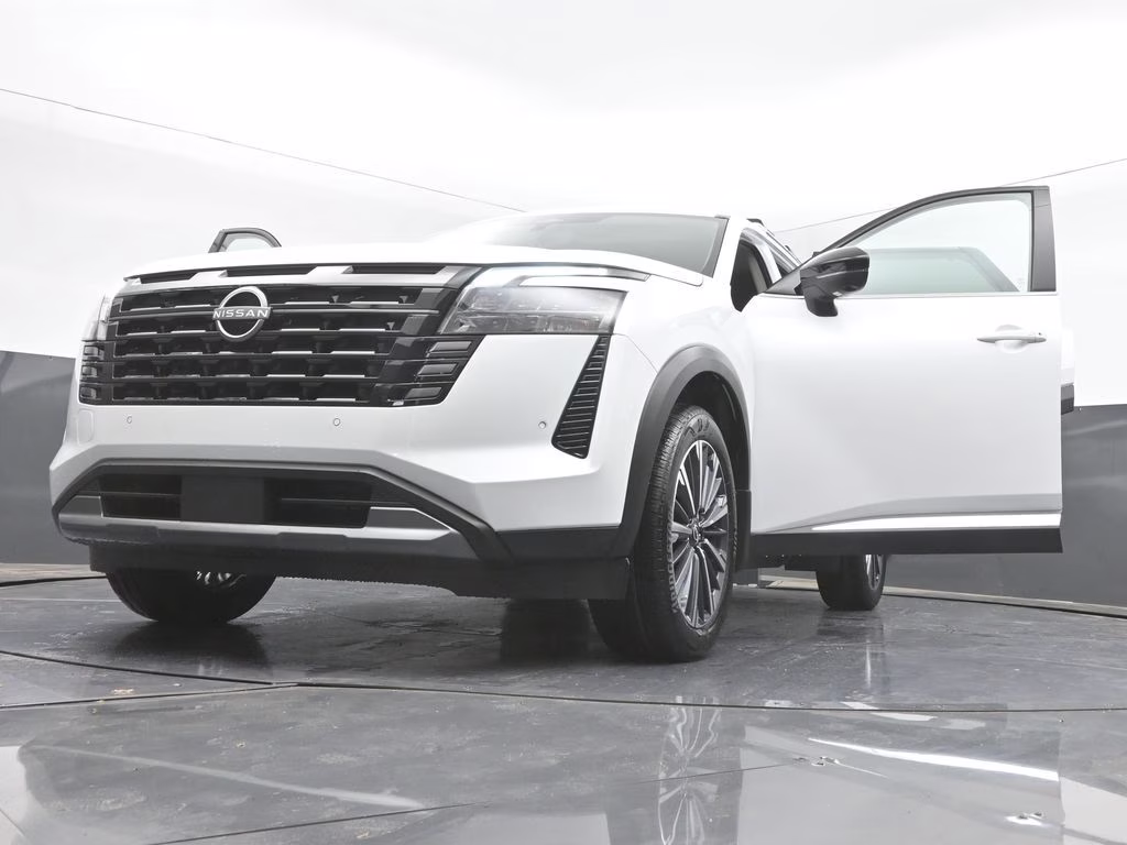 2026 Everest White Pearl Tricoat Nissan Pathfinder Platinum FWD SUV
