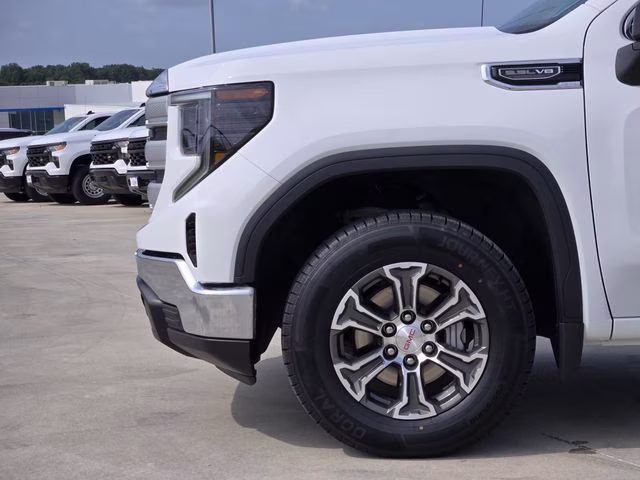 2024 Summit White GMC Sierra 1500 SLE 4X4 Truck