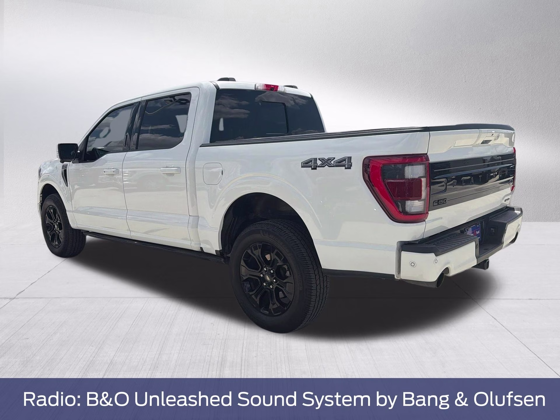 2022 Star White Metallic Tri-Coat Ford F-150 Platinum 4X4 Truck