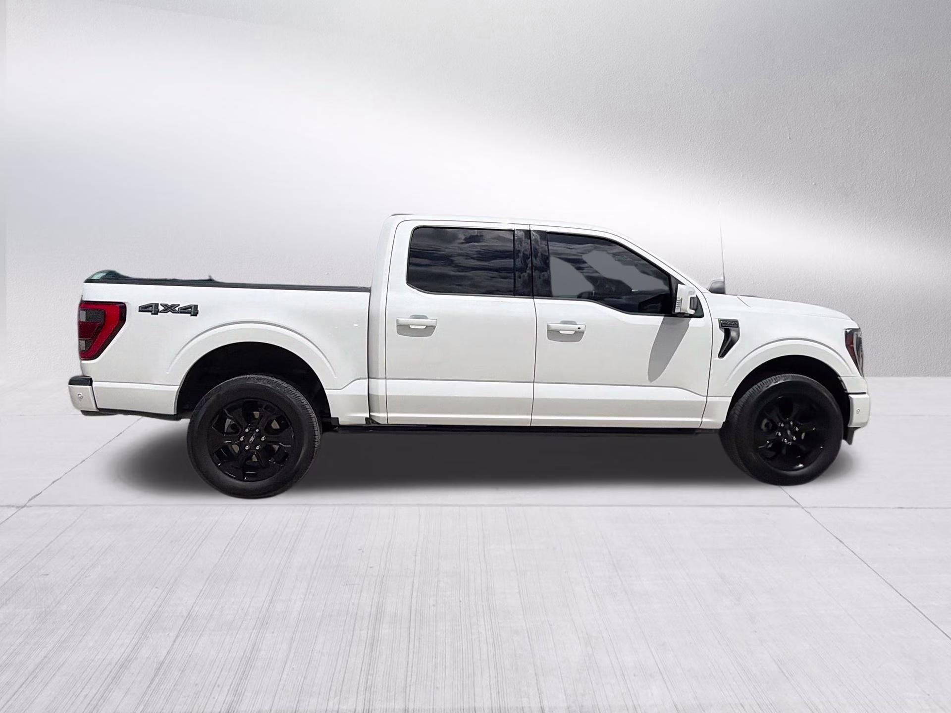 2022 Star White Metallic Tri-Coat Ford F-150 Platinum 4X4 Truck