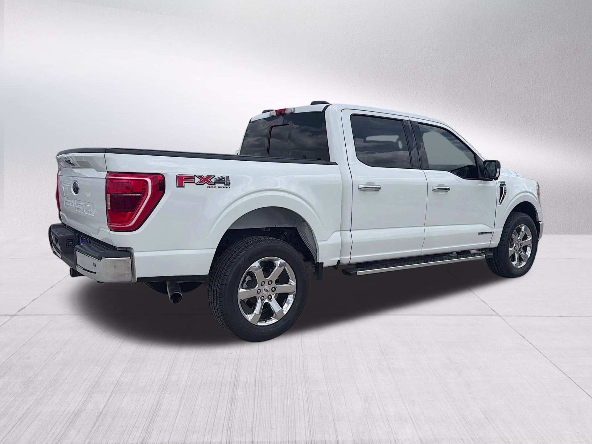 2021 Oxford White Ford F-150 XLT 4X4 Truck