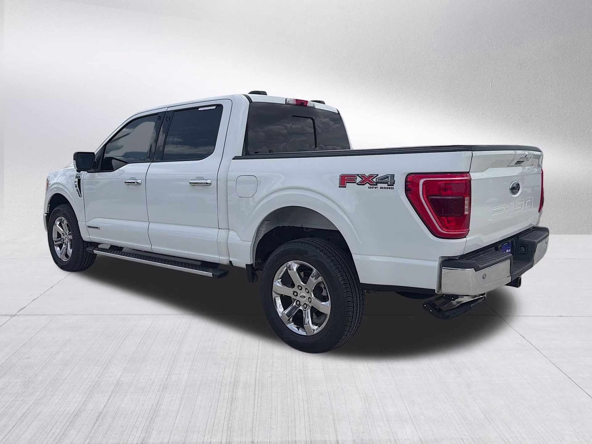 2021 Oxford White Ford F-150 XLT 4X4 Truck