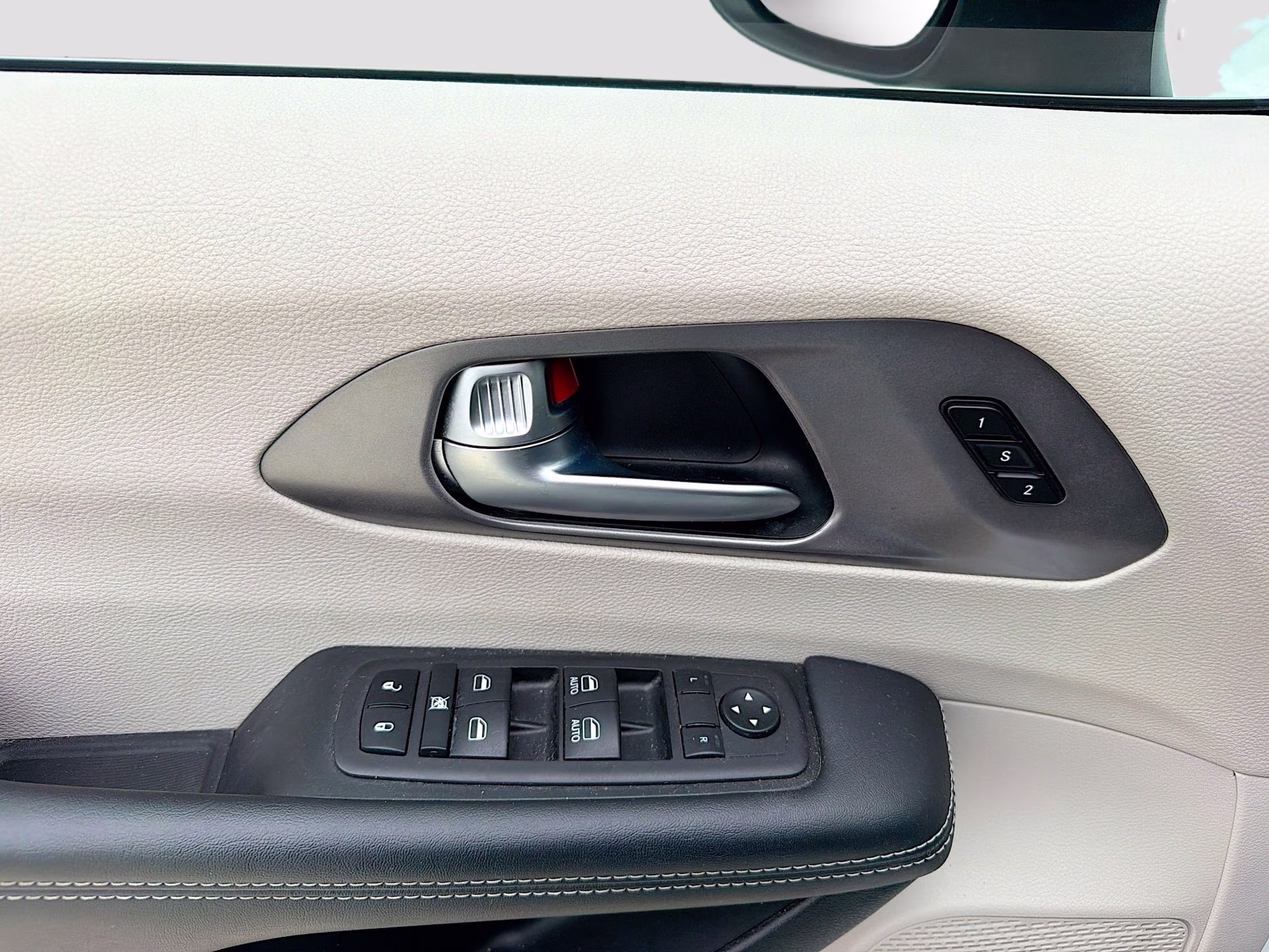 2023 Bright White Clearcoat Chrysler Pacifica Touring L FWD Van