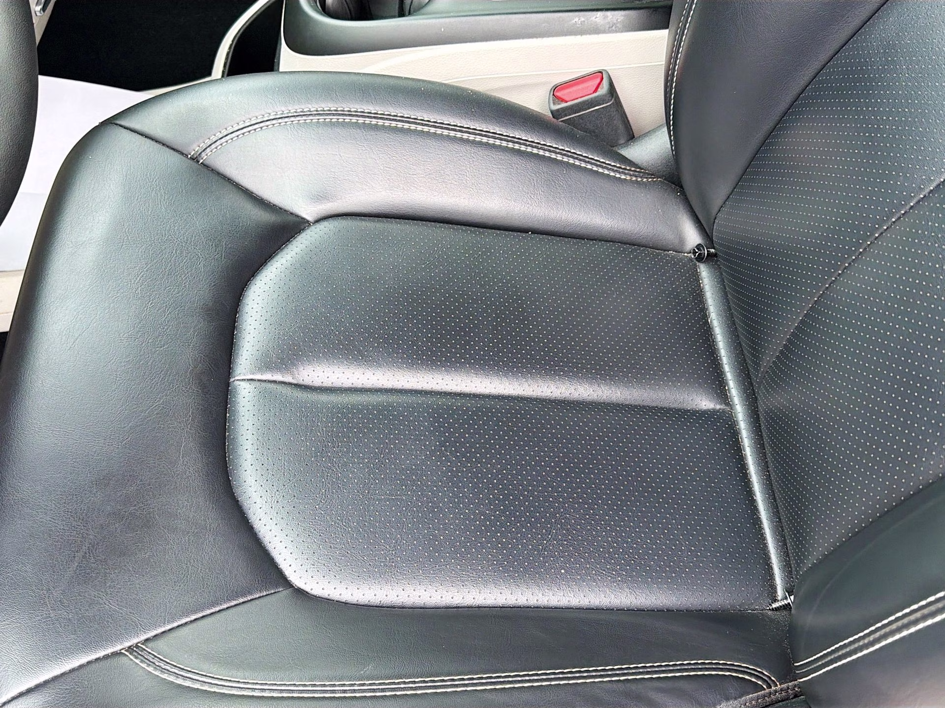 2023 Bright White Clearcoat Chrysler Pacifica Touring L FWD Van