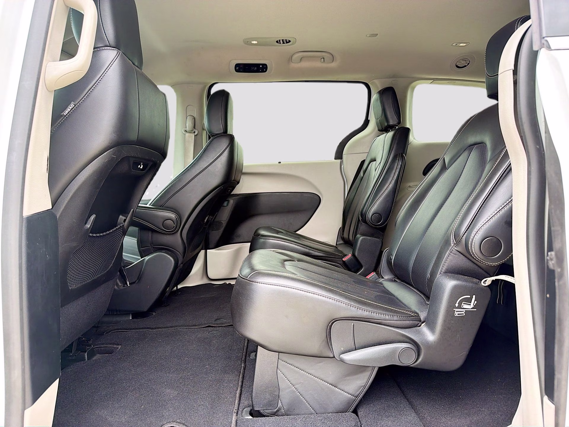 2023 Bright White Clearcoat Chrysler Pacifica Touring L FWD Van