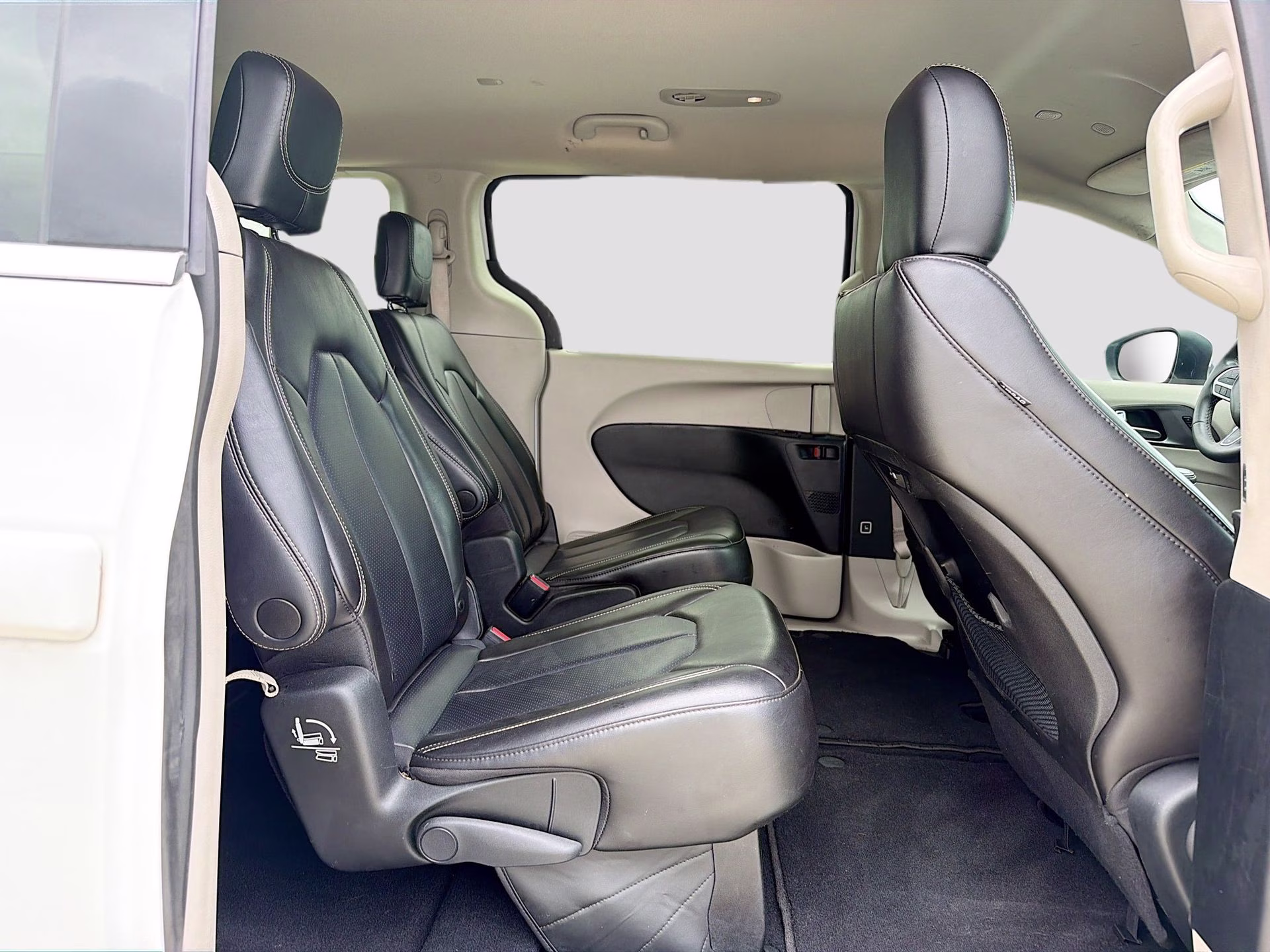2023 Bright White Clearcoat Chrysler Pacifica Touring L FWD Van