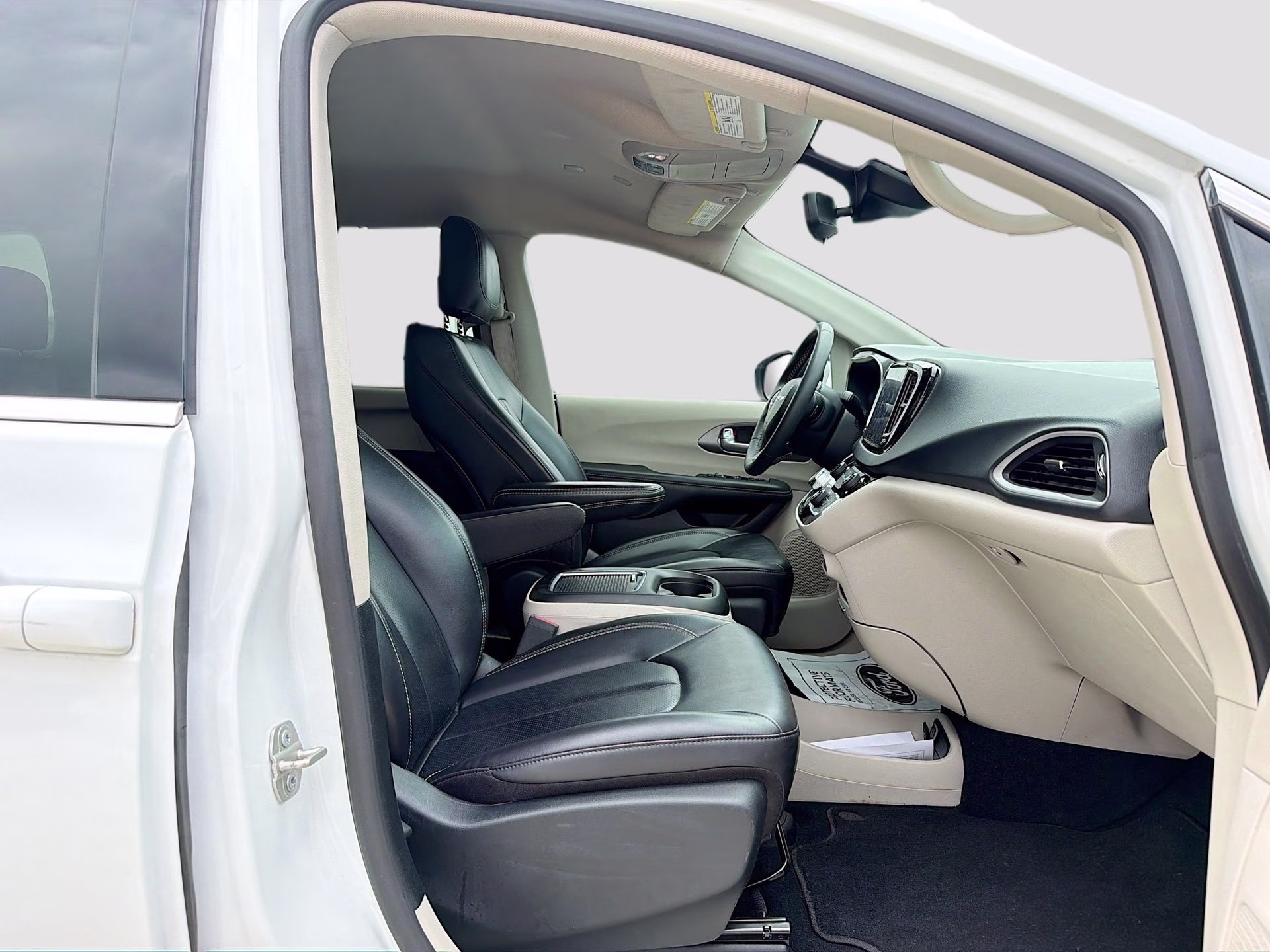 2023 Bright White Clearcoat Chrysler Pacifica Touring L FWD Van