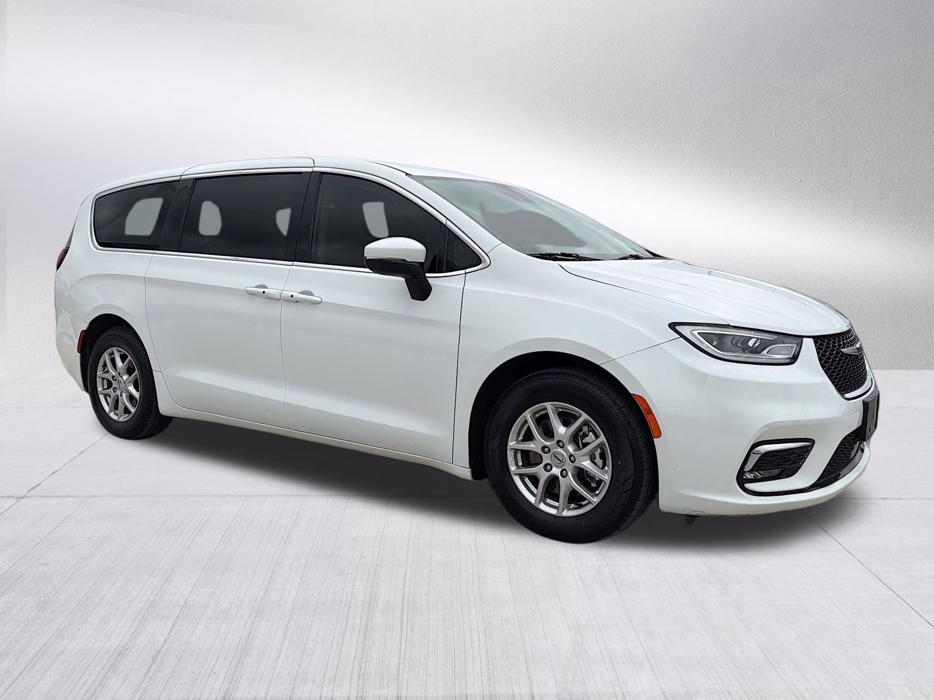 2023 Bright White Clearcoat Chrysler Pacifica Touring L FWD Van