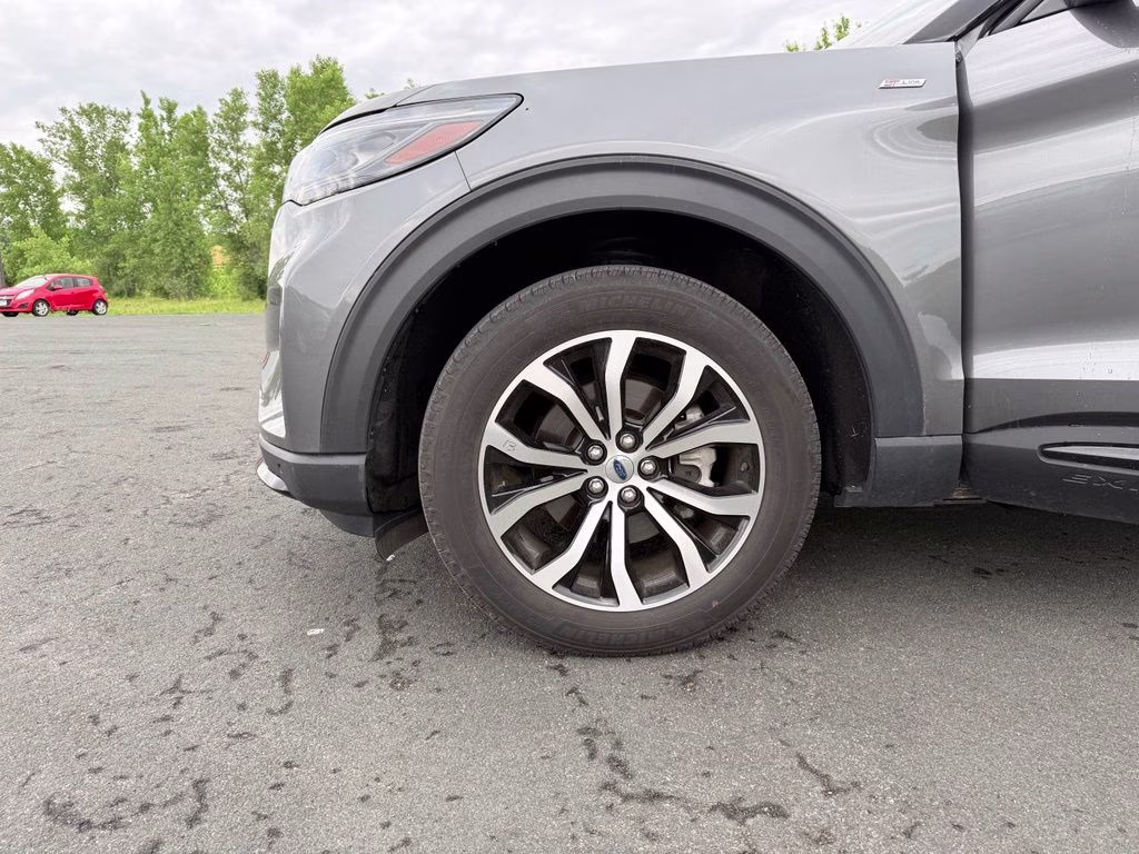 2025 Gray Metallic Ford Explorer ST-Line 4X4 SUV
