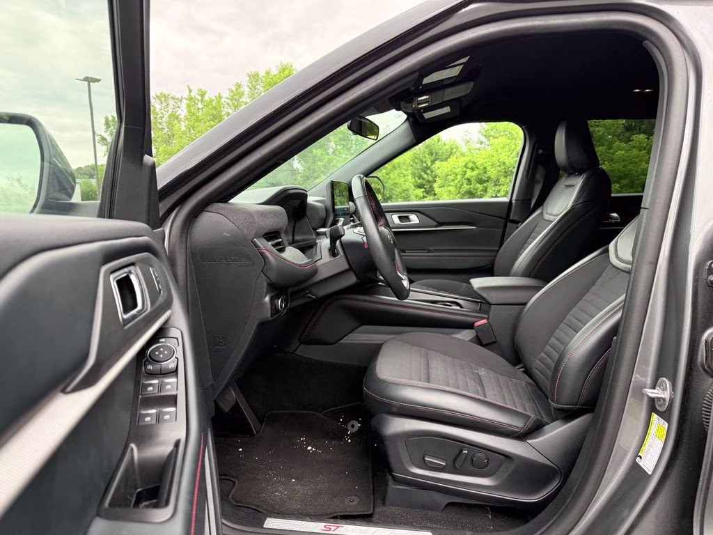 2025 Gray Metallic Ford Explorer ST-Line 4X4 SUV
