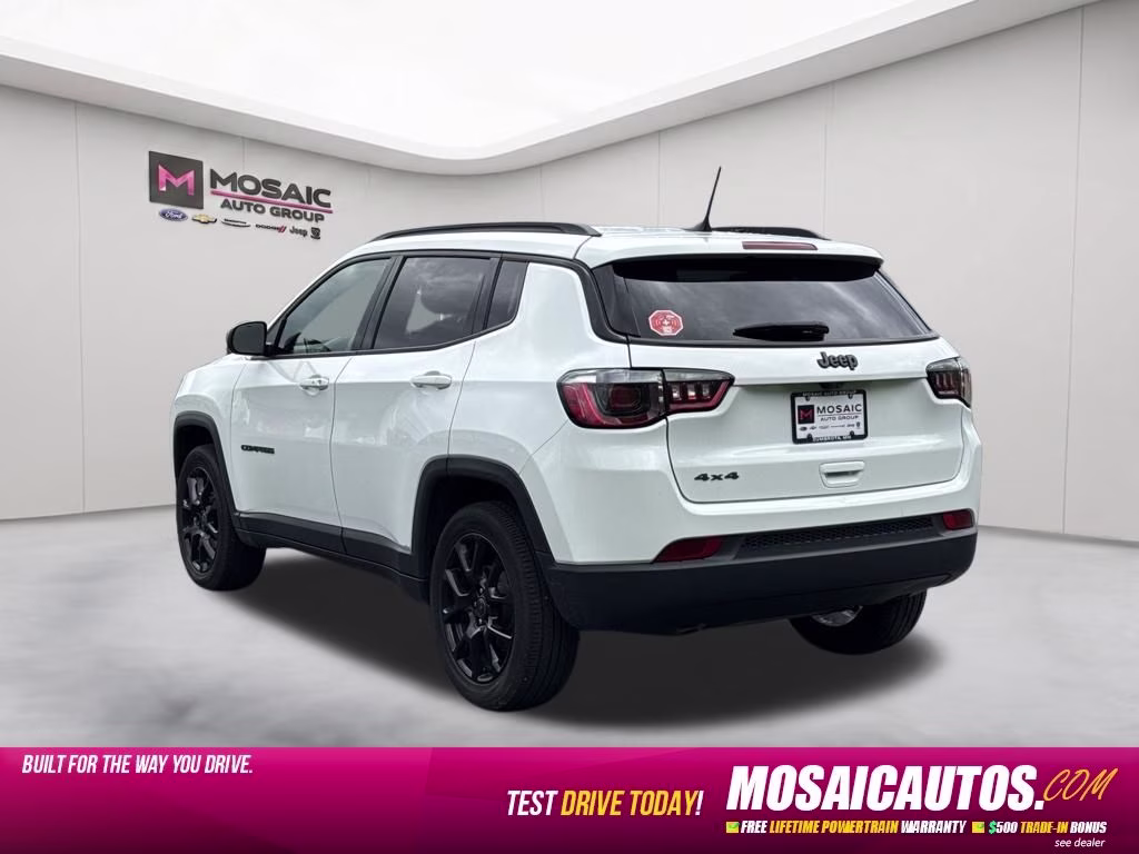 2025 Bright White Clearcoat Jeep Compass Latitude 4X4 SUV