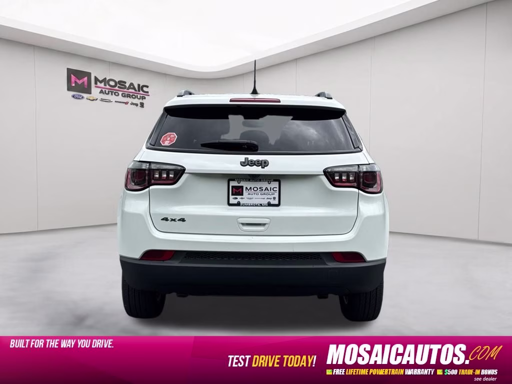 2025 Bright White Clearcoat Jeep Compass Latitude 4X4 SUV