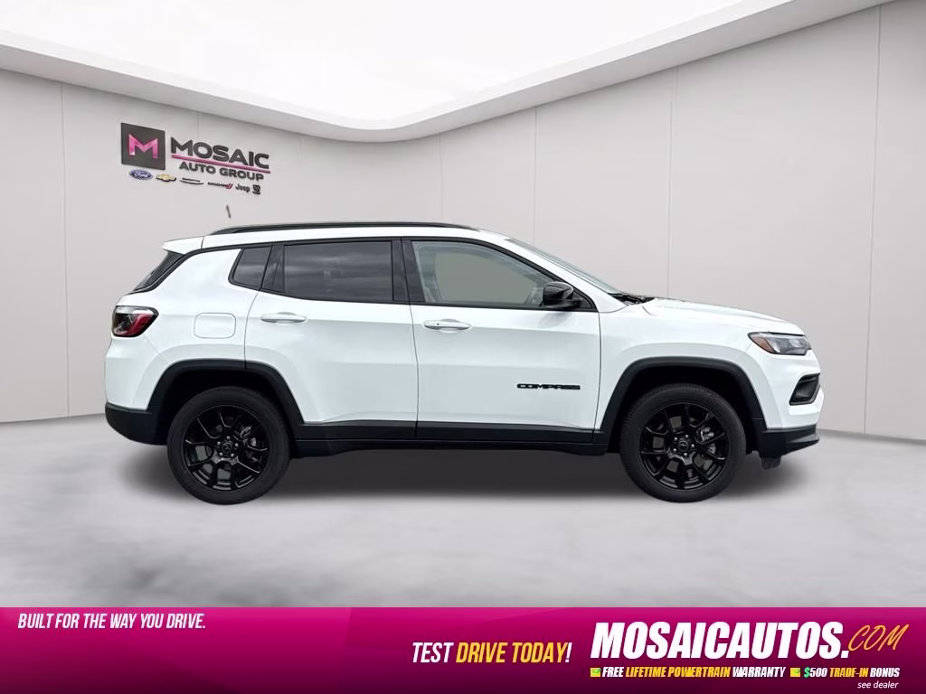 2025 Bright White Clearcoat Jeep Compass Latitude 4X4 SUV