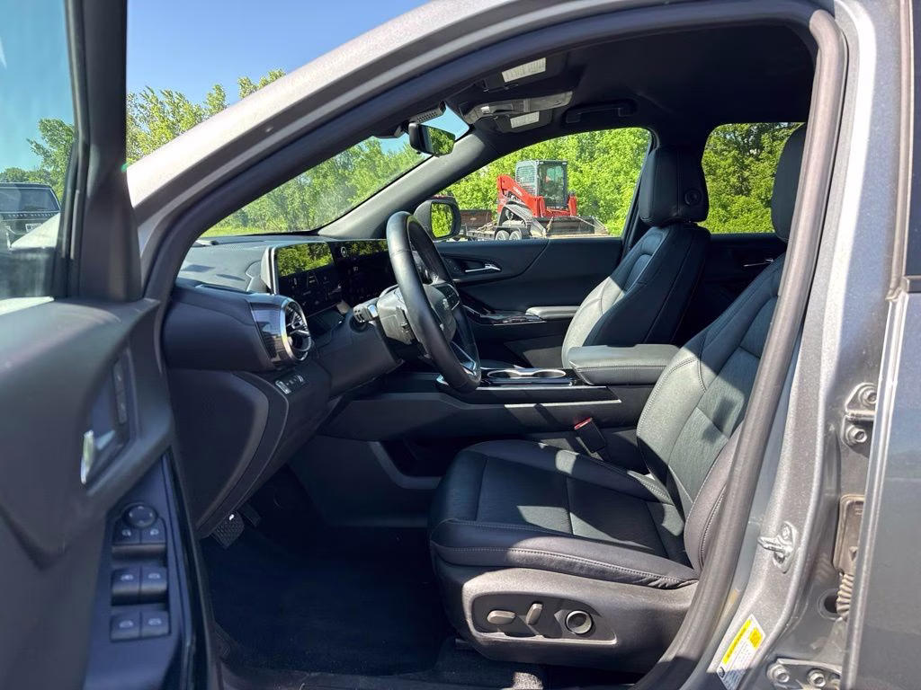 2025 Sterling Gray Metallic Chevrolet Equinox LT AWD SUV