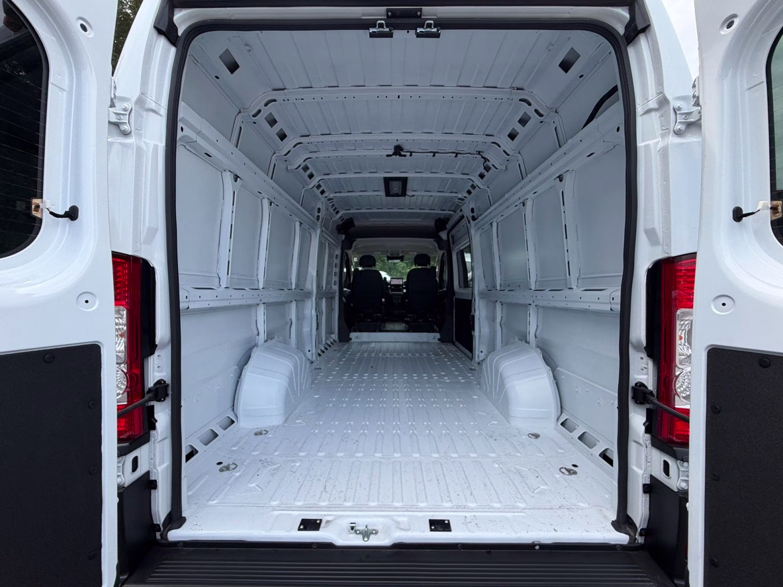 2026 Bright White Clearcoat Ram ProMaster 3500 High Roof FWD Van