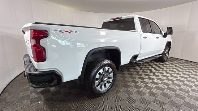 2022 Summit White Chevrolet Silverado 2500HD Custom 4X4 Truck