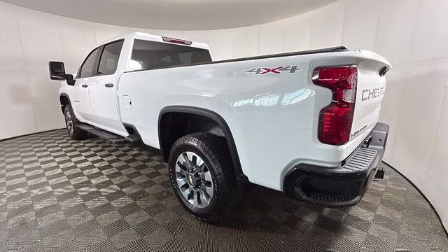 2022 Summit White Chevrolet Silverado 2500HD Custom 4X4 Truck
