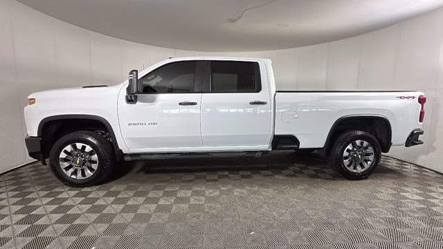 2022 Summit White Chevrolet Silverado 2500HD Custom 4X4 Truck