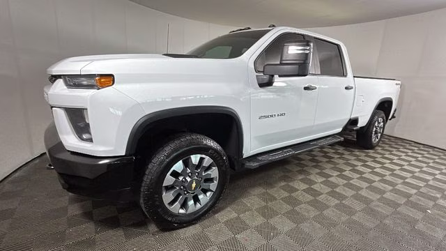 2022 Summit White Chevrolet Silverado 2500HD Custom 4X4 Truck