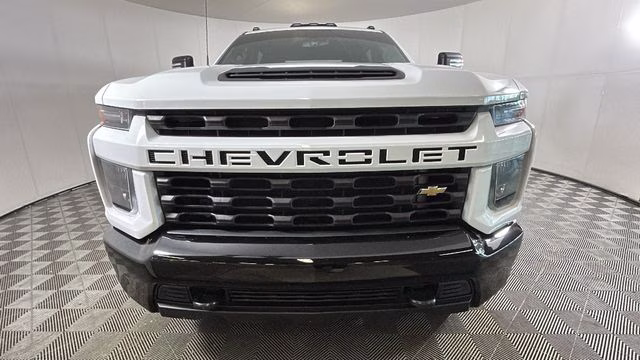 2022 Summit White Chevrolet Silverado 2500HD Custom 4X4 Truck