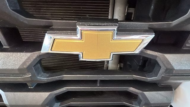 2022 Summit White Chevrolet Silverado 2500HD Custom 4X4 Truck